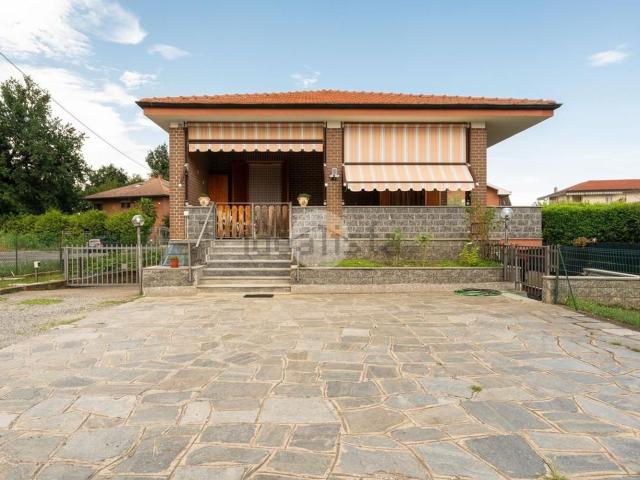 Villetta bifamiliare in vendita di 250 m² in Via Petrarca, 6