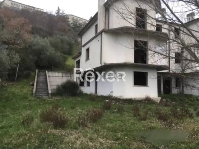 Villetta bifamiliare in vendita di 250 m² in Via Piana