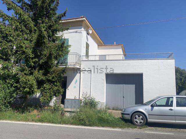 Villetta bifamiliare in vendita di 250 m² in Via Piane Mozzone, 26