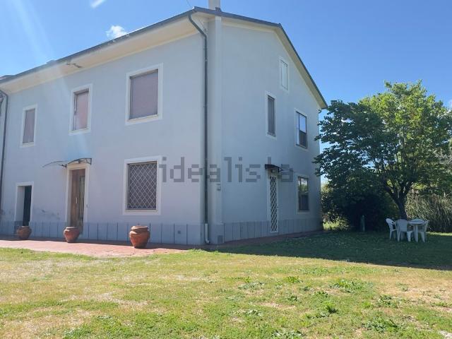Villetta bifamiliare in vendita di 250 m² in Via Ramoni Massarella