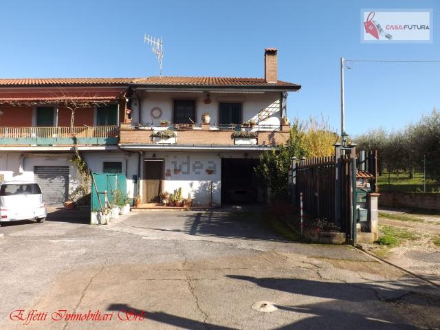Villetta bifamiliare in vendita di 250 m² in Via rose di maggio