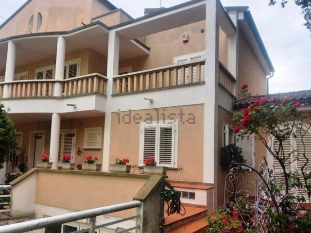 Villetta bifamiliare in vendita di 250 m² in Via San Jacopo In Acquaviva