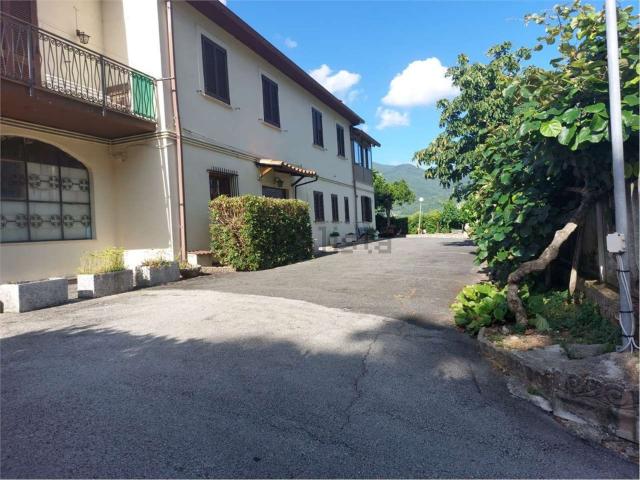 Villetta bifamiliare in vendita di 250 m² in Via San Lucia, 1