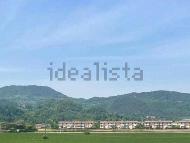 Villetta bifamiliare in vendita di 250 m² in Via San Pietro Montagnon