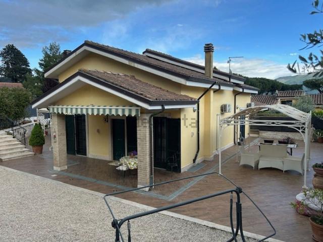 Villetta bifamiliare in vendita di 250 m² in Via Salvador Allende, 5