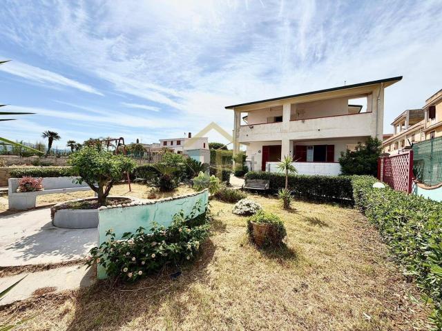 Villetta bifamiliare in vendita di 250 m² in Via Salvatore Ciaramitaro