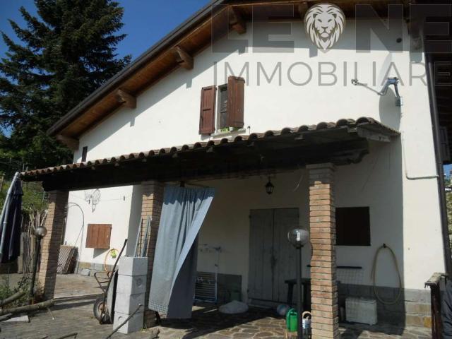 Villetta bifamiliare in vendita di 250 m² in Via Salata