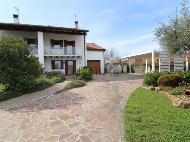 Villetta bifamiliare in vendita di 250 m² in Via Savellon Molini