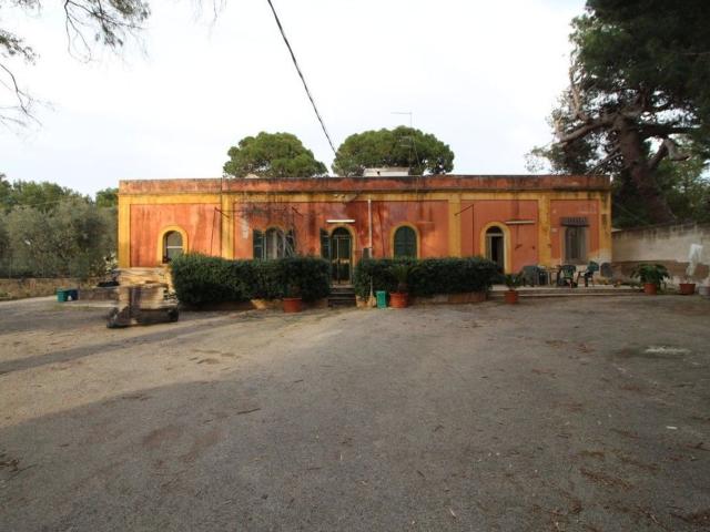 Villetta bifamiliare in vendita di 250 m² in Viale della Costituzione, 12