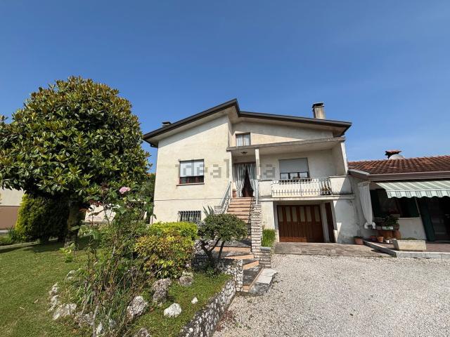 Villetta bifamiliare in vendita di 250 m²