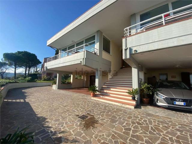 Villetta bifamiliare in vendita di 250 m²