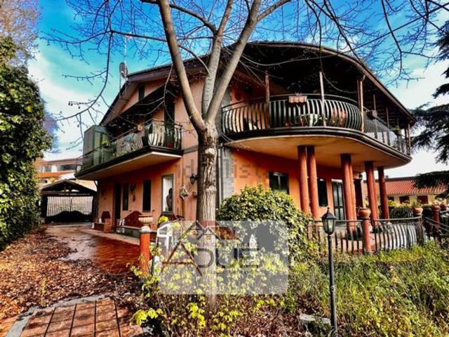 Villetta bifamiliare in vendita di 250 m²