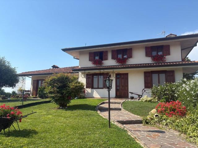 Villetta bifamiliare in vendita di 250 m²