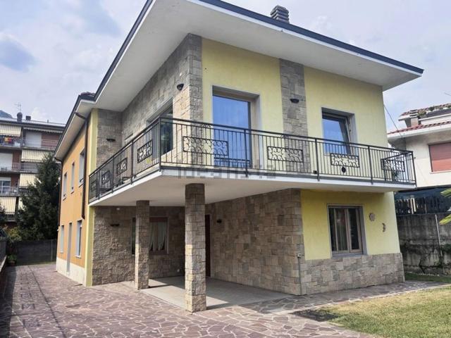 Villetta bifamiliare in vendita di 250 m²