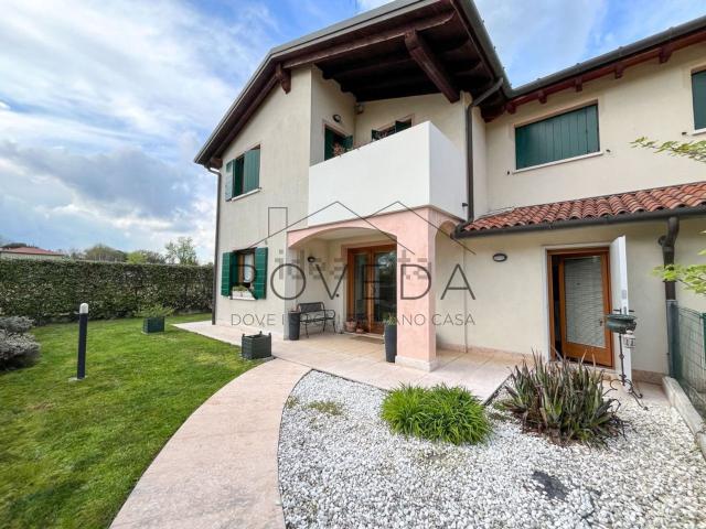 Villetta bifamiliare in vendita di 251 m² in Via M. Tabanelli