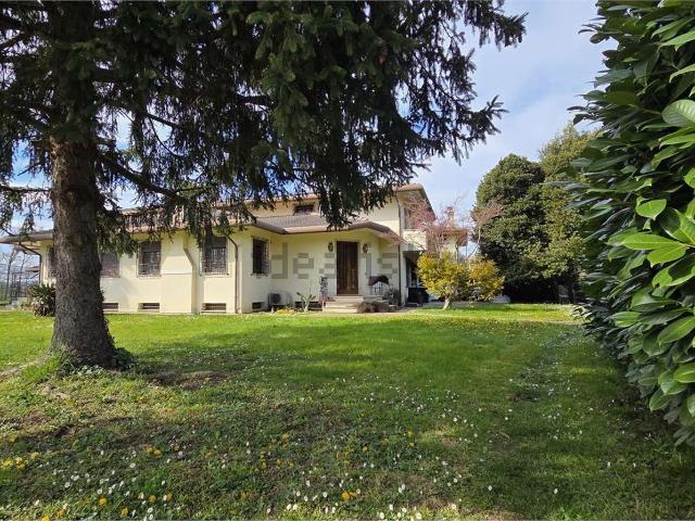 Villetta bifamiliare in vendita di 251 m²