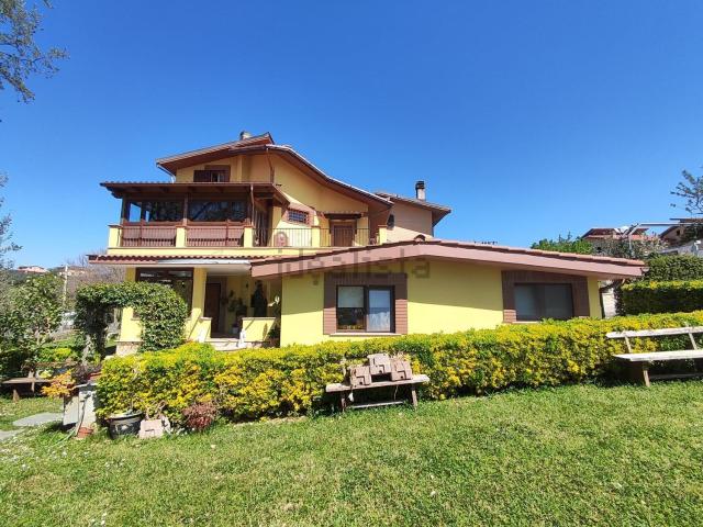 Villetta bifamiliare in vendita di 252 m² in Località PRATARONI