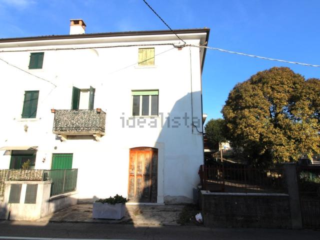 Villetta bifamiliare in vendita di 257 m² in Via Brennero, 34