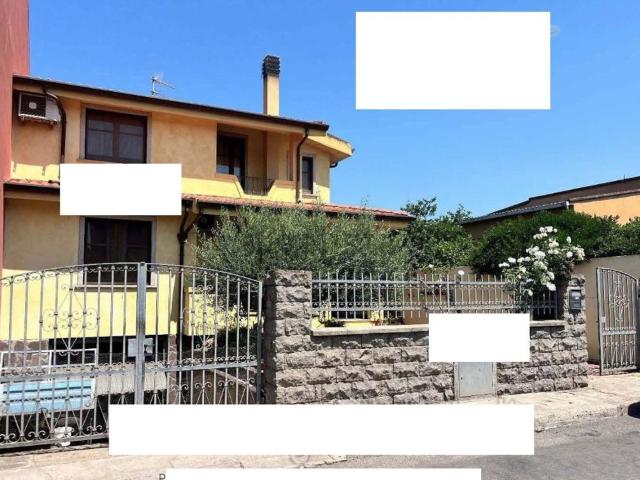 Villetta bifamiliare in vendita di 254 m² in Via Terranova, 9