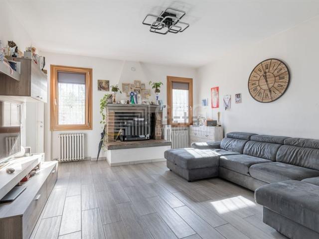 Villetta bifamiliare in vendita di 254 m² in Via Cocorre, 3
