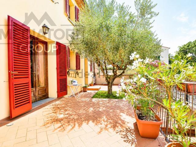 Villetta bifamiliare in vendita di 254 m² in Via di Sant&apos Ansano