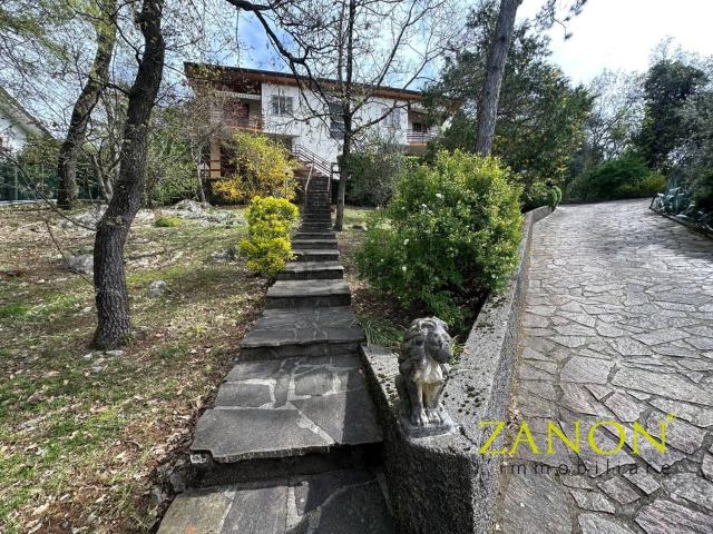 Villetta bifamiliare in vendita di 254 m² in Via Giacomo Venezian, 11