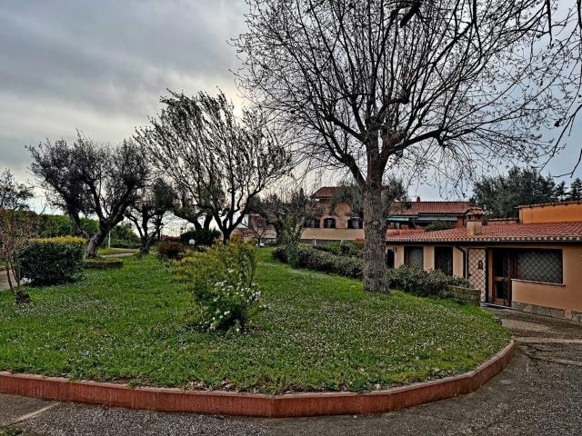 Villetta bifamiliare in vendita di 254 m² in Via Monte Calcaro, 27