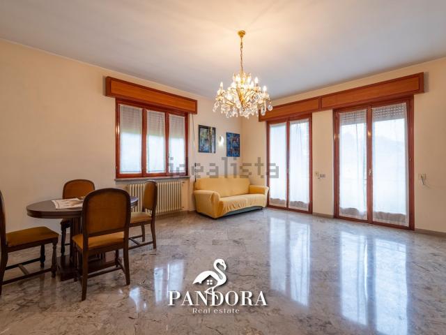 Villetta bifamiliare in vendita di 255 m² in Via Trieste, 6