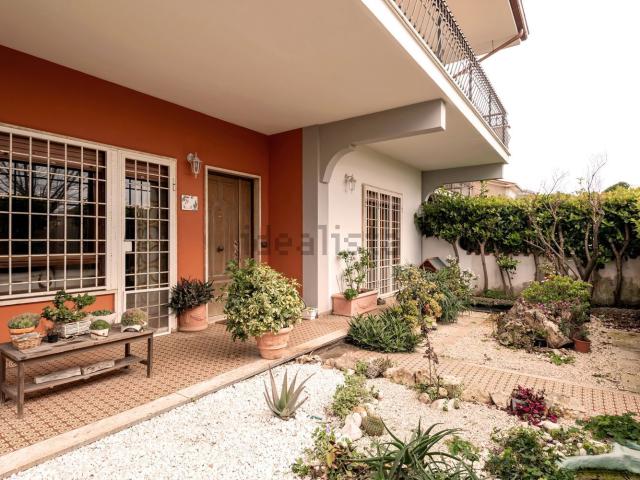 Villetta bifamiliare in vendita di 255 m² in Via Brunelleschi, 36