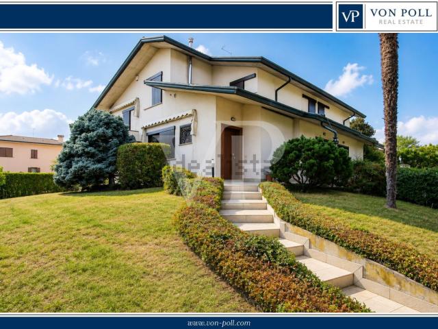 Villetta bifamiliare in vendita di 255 m² in Via Fratelli Wright