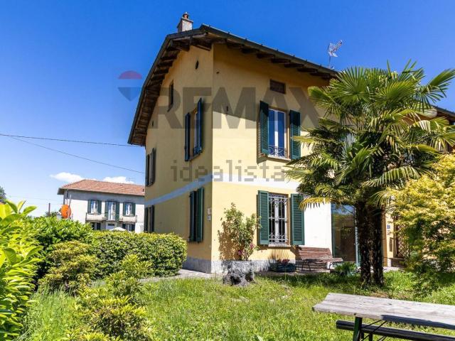 Villetta bifamiliare in vendita di 255 m² in Via G. Mazzini, 14
