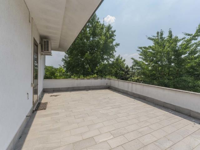 Villetta bifamiliare in vendita di 255 m² in Via Genunzio Bentini, 7