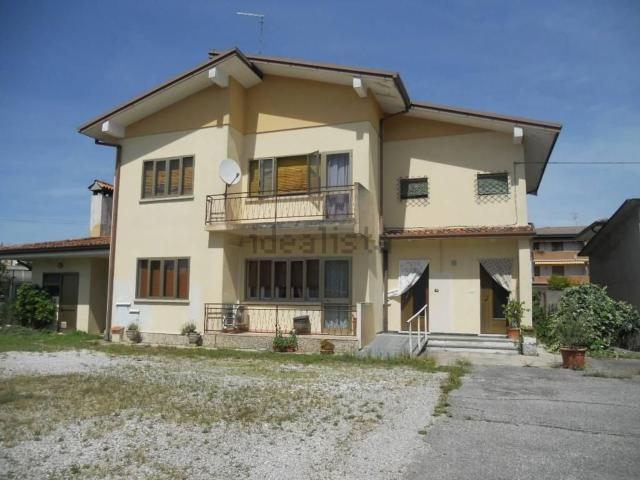 Villetta bifamiliare in vendita di 255 m² in Via Isonzo, 10