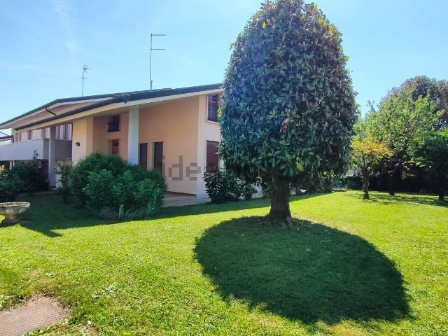 Villetta bifamiliare in vendita di 255 m²