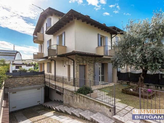 Villetta bifamiliare in vendita di 255 m²