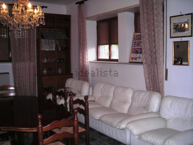Villetta bifamiliare in vendita di 256 m² in Strada Montagna fraz. San Martino al Cimino, 2