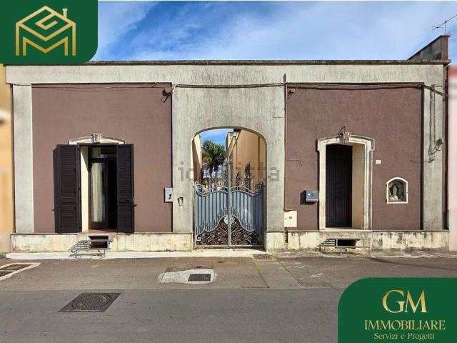 Villetta bifamiliare in vendita di 256 m² in Via F. Crispi, 43
