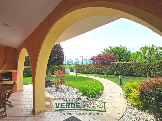 Villetta bifamiliare in vendita di 256 m²