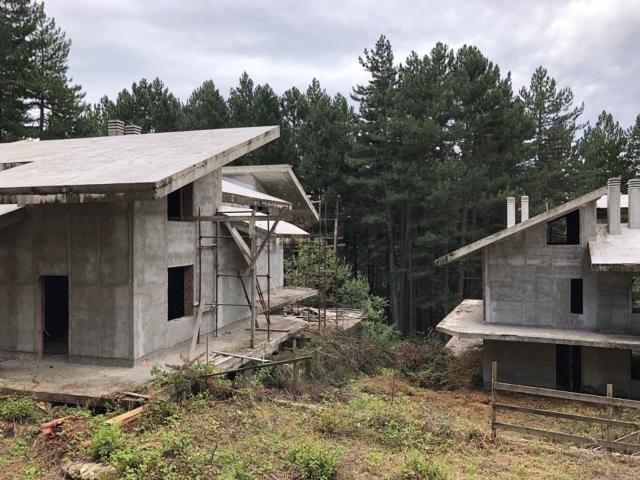 Villetta bifamiliare in vendita di 2580 m² in Viale Eugenio Mancuso, 123