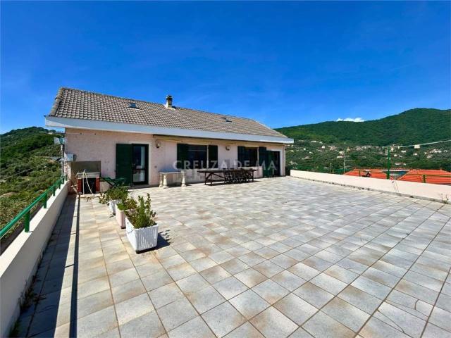 Villetta bifamiliare in vendita di 258 m² in Via Chiesa Vecchia di Bana, 30