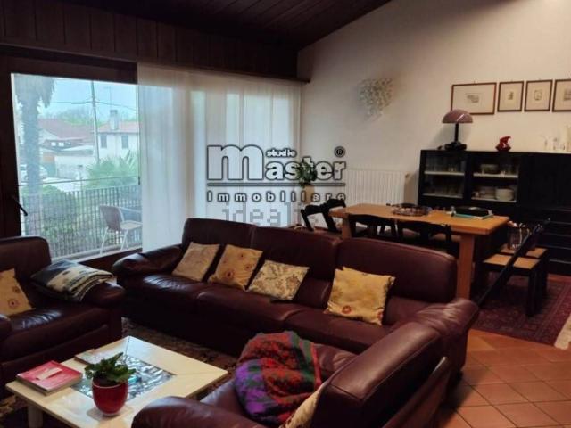Villetta bifamiliare in vendita di 258 m²