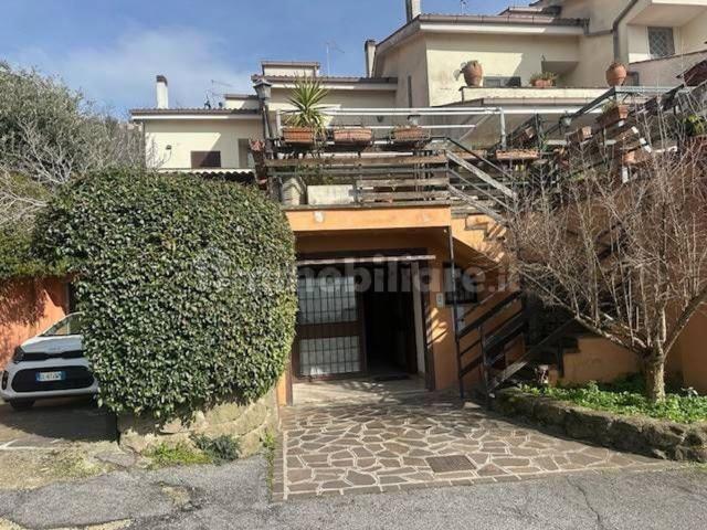 Villetta bifamiliare in vendita di 260 m² in Borgo Valle Vergine Campagna