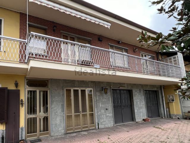 Villetta bifamiliare in vendita di 260 m² in Via Torino, 110