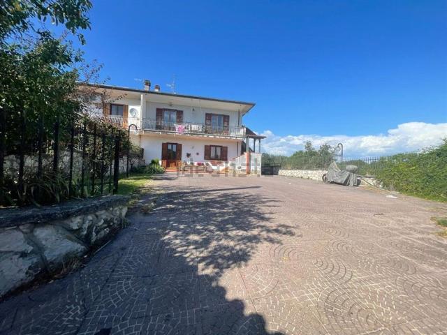 Villetta bifamiliare in vendita di 260 m² in Via Valli