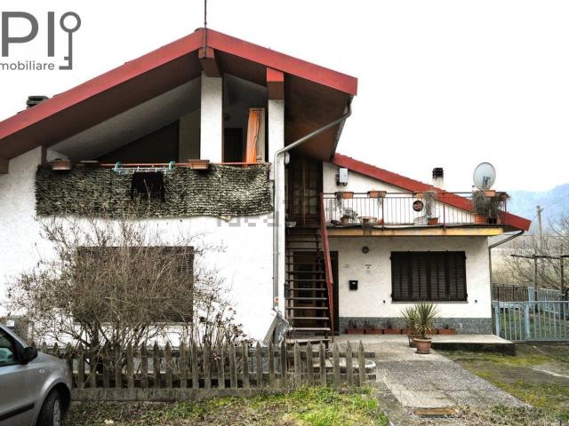 Villetta bifamiliare in vendita di 260 m² in Via Valpiana, 21
