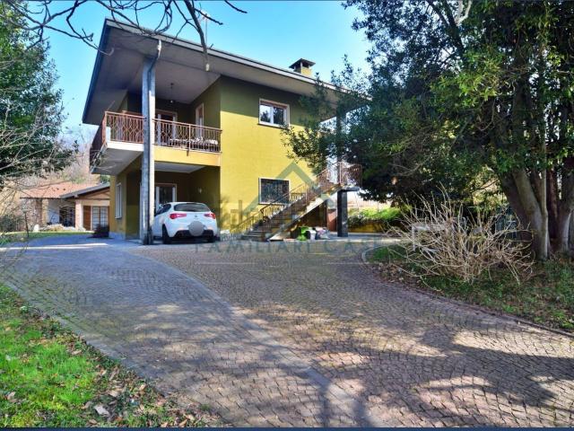 Villetta bifamiliare in vendita di 260 m² in Via Antonio Gramsci