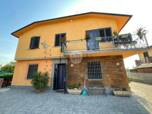 Villetta bifamiliare in vendita di 260 m² in Via Bastia, 14