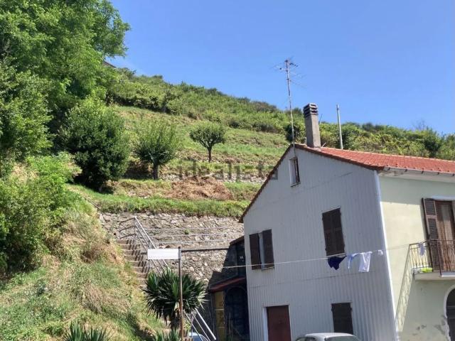 Villetta bifamiliare in vendita di 260 m² in Via Bricco