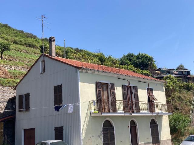 Villetta bifamiliare in vendita di 260 m² in Via Bricco