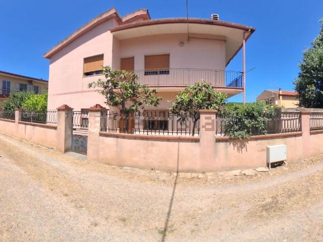 Villetta bifamiliare in vendita di 260 m² in Via Carso, 2